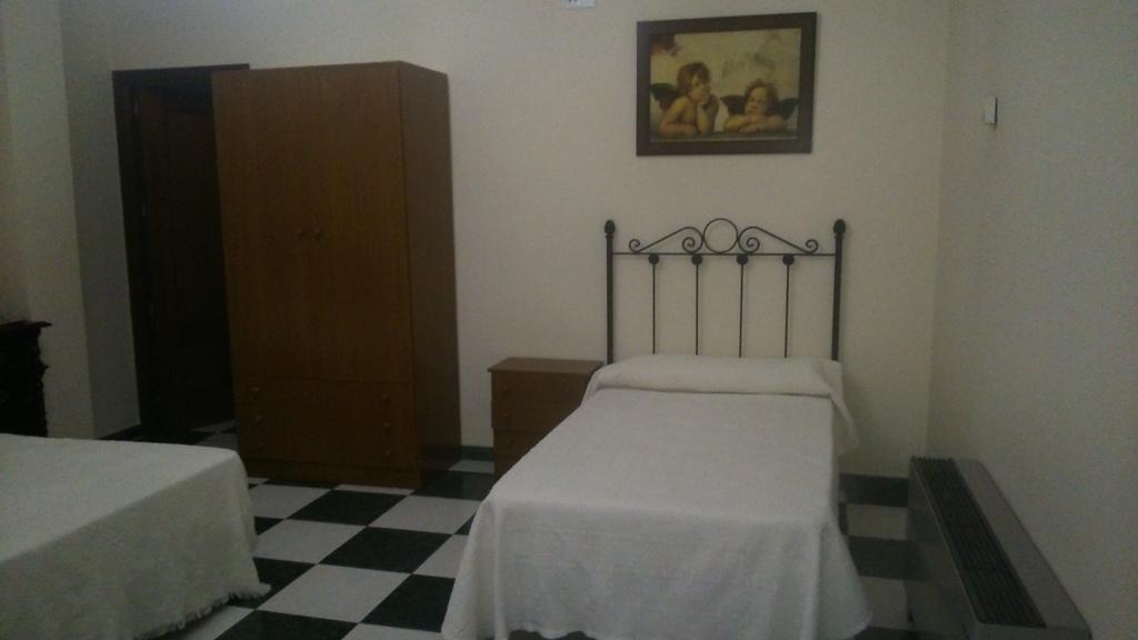 Hostal El Camionero Burguillos Del Cerro Room photo