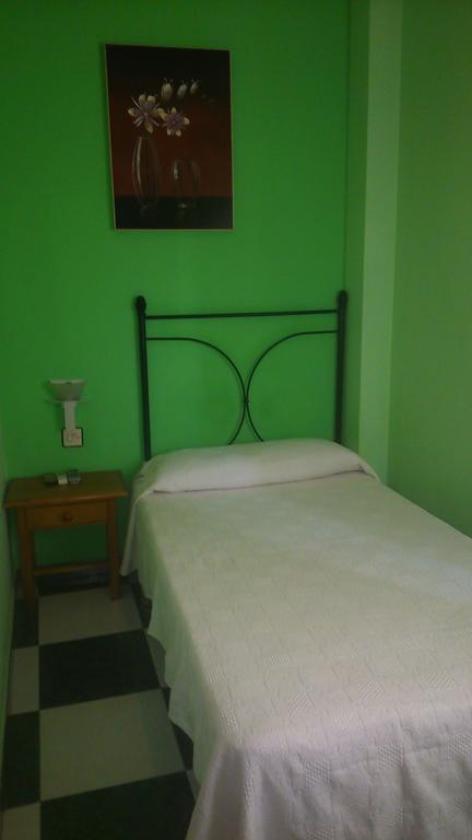 Hostal El Camionero Burguillos Del Cerro Room photo