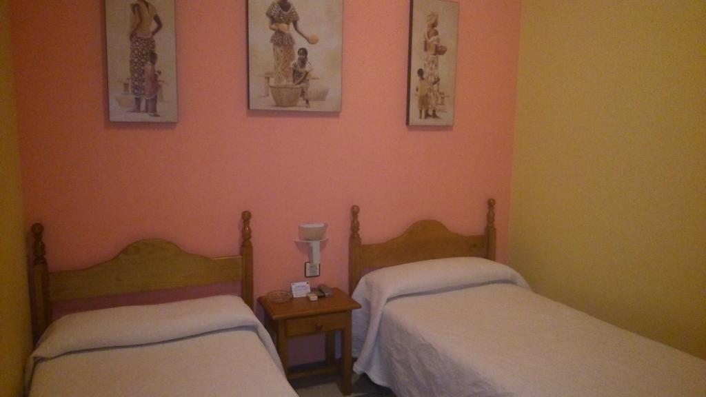 Hostal El Camionero Burguillos Del Cerro Room photo